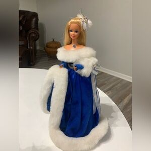 1990 FAO Schwarz Winter Fantasy Barbie Doll Blonde Hair Blue Dress